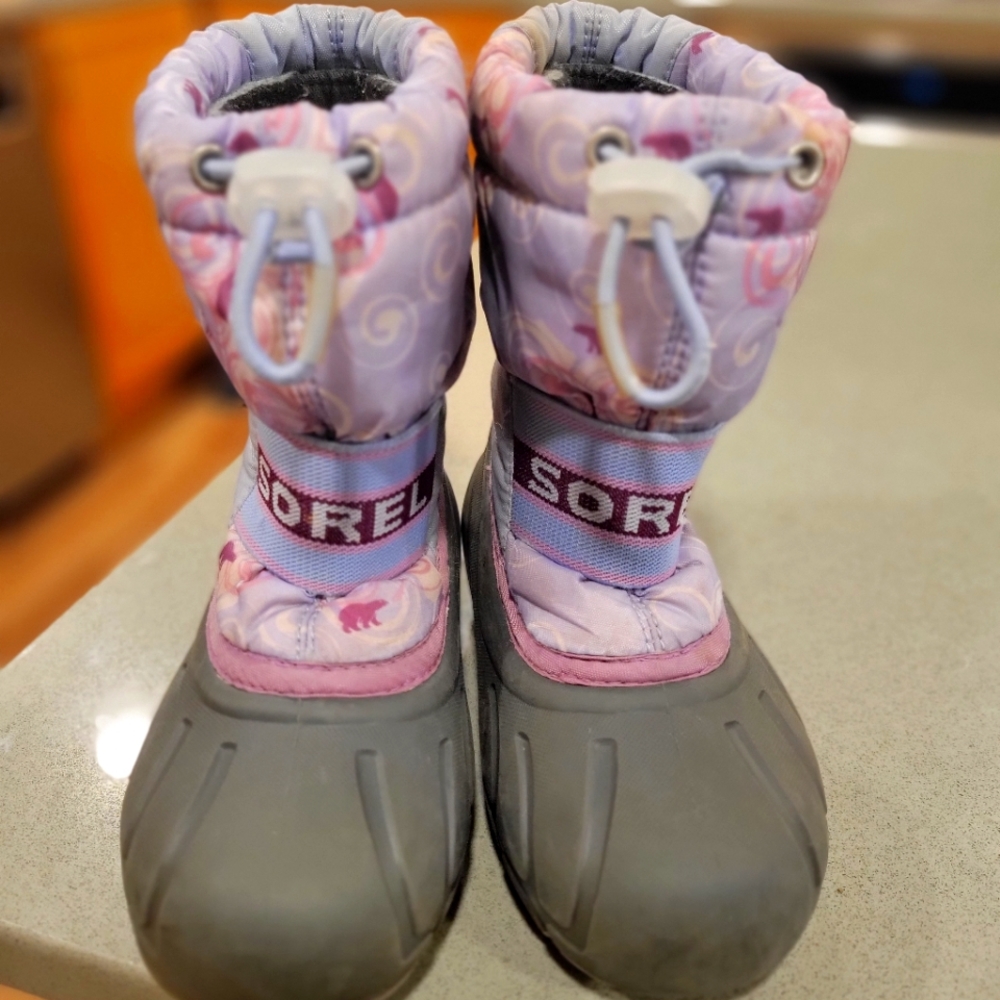 Sorel girls snowboots size 11